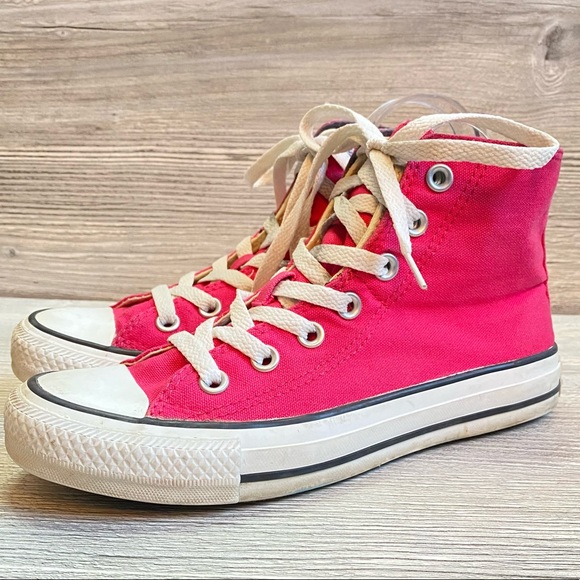 Hot pink high top converse all star chucks size 6